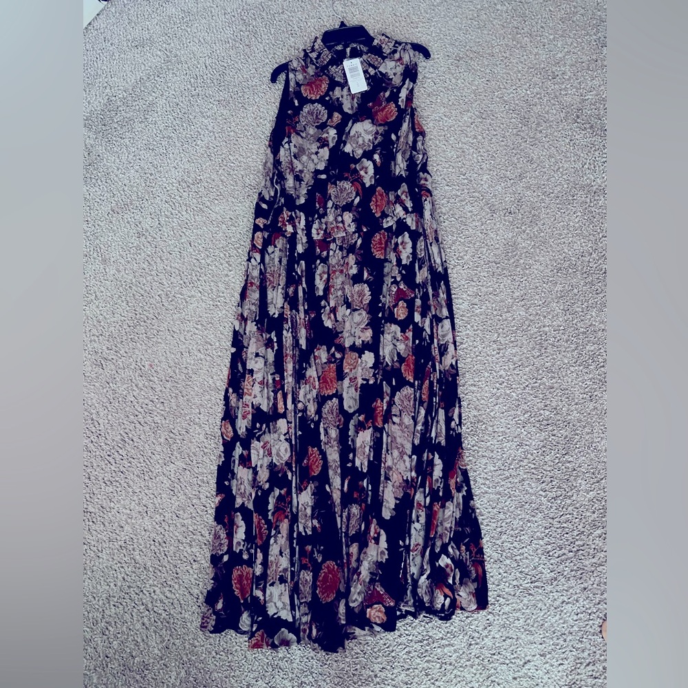 Sleeveless ruched mock neck maxi dress. Size 4x. Brand new never worn